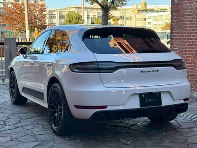 PORSCHE MACAN - 10