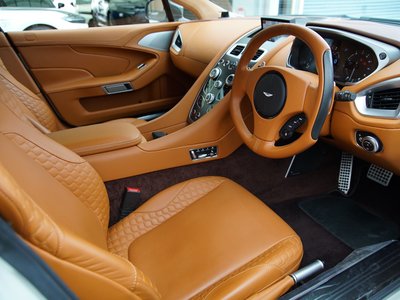 ASTON MARTIN VANQUISH - 10