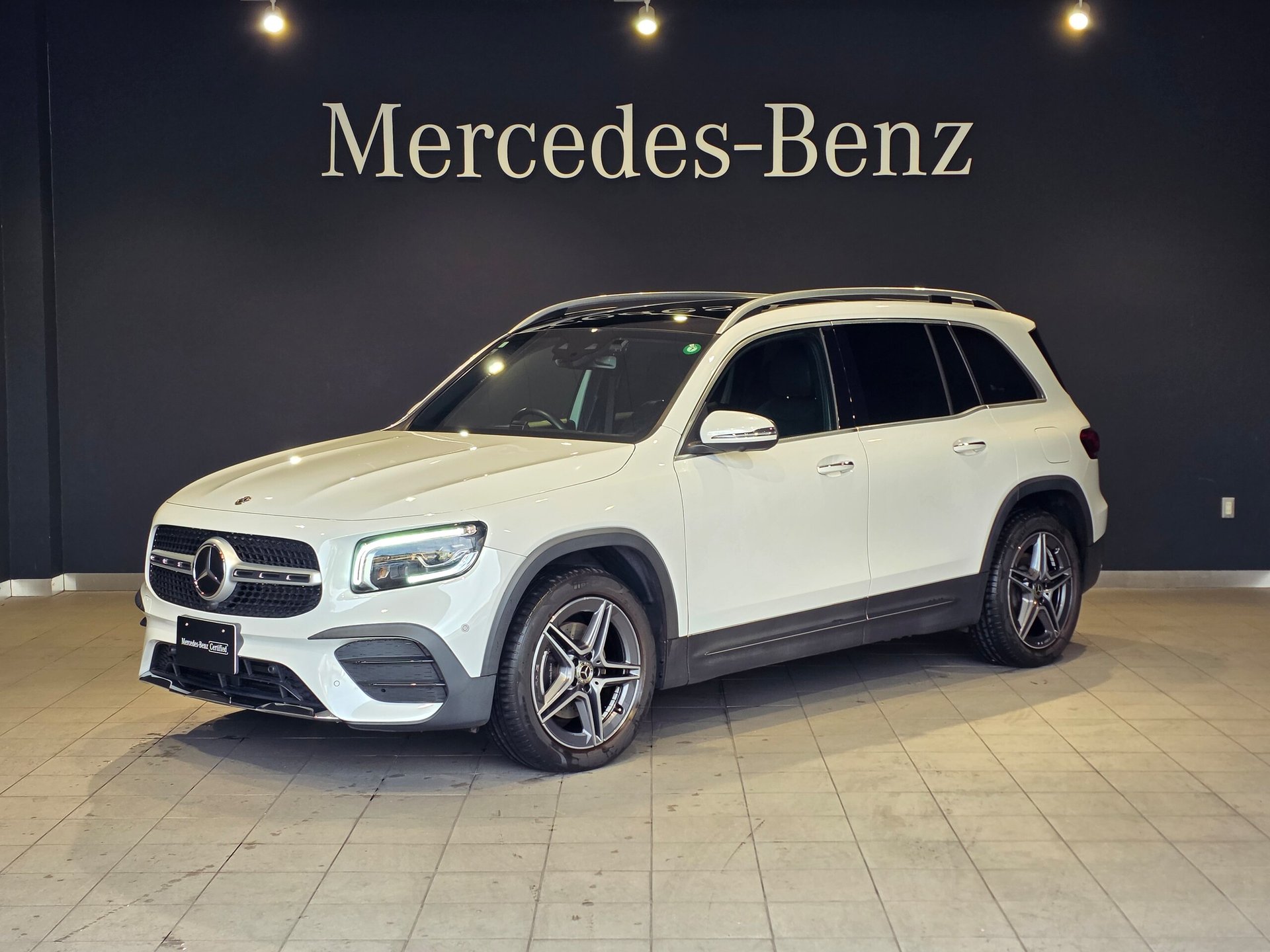 MERCEDES-BENZ GLB - View 1