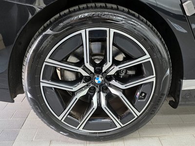 BMW I7 - 6