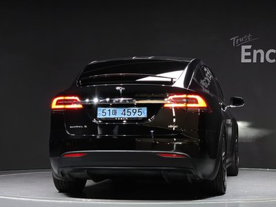 TESLA MODEL X - 4
