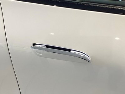 MERCEDES-BENZ EQS - 10