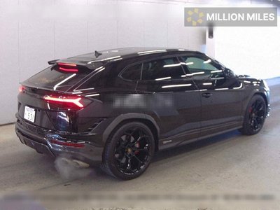 LAMBORGHINI URUS - 5