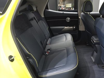 2022 Genesis GV60 — миниатюра 18