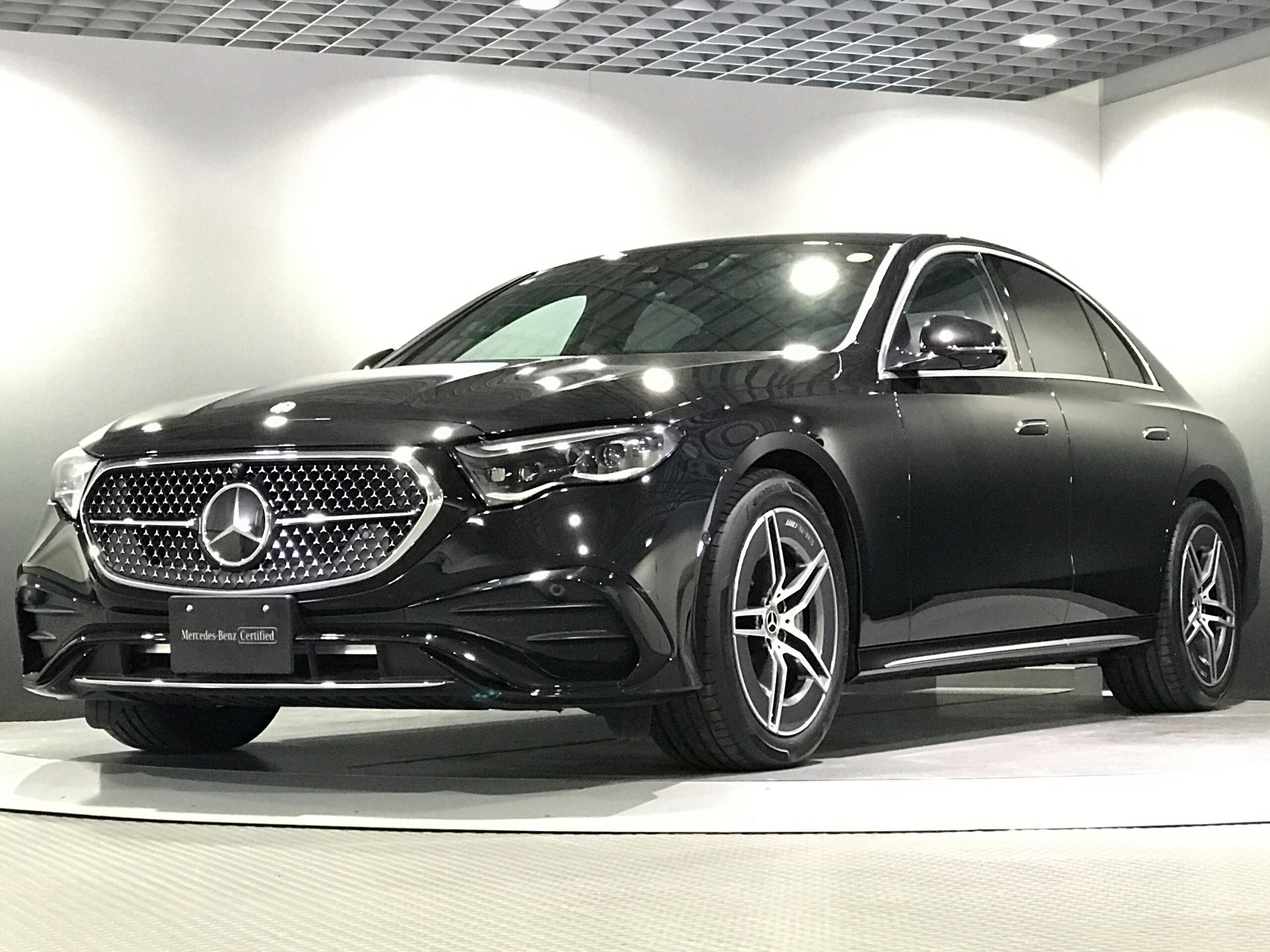 MERCEDES-BENZ E-CLASS - View 1