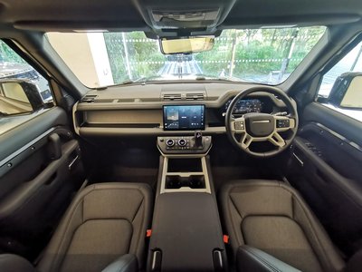 2025 LAND Rover DEFENDER — фото 4