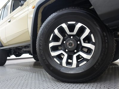 2025 Toyota LAND CRUISER 70 — миниатюра 25