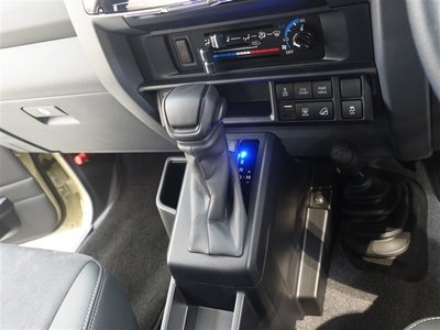2025 Toyota LAND CRUISER 70 — фото 10