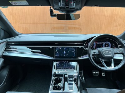 AUDI Q8 - 4