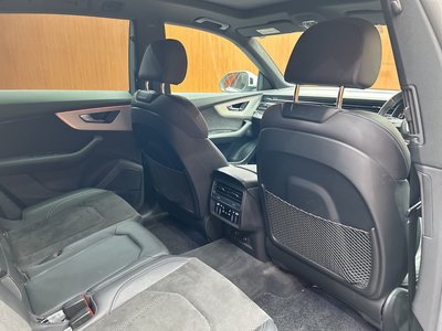 AUDI Q8 - 8