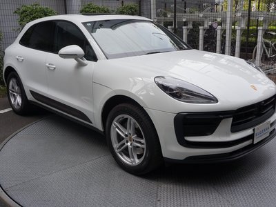 PORSCHE MACAN - 8