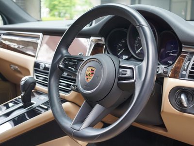 PORSCHE MACAN - 9