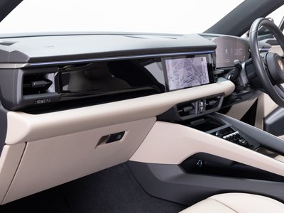 2025 Porsche MACAN thumbnail 44