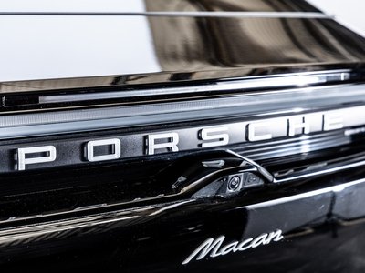 2025 Porsche MACAN thumbnail 38