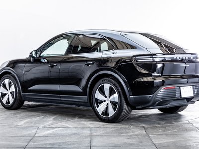 2025 Porsche MACAN thumbnail 30
