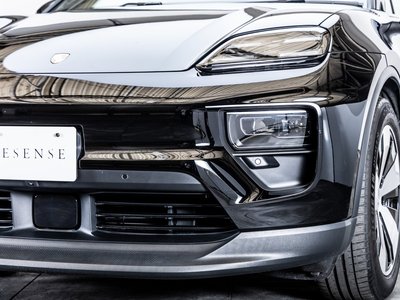 2025 Porsche MACAN thumbnail 11