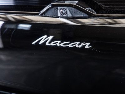 2025 Porsche MACAN thumbnail 37