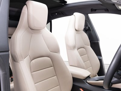 2025 Porsche MACAN thumbnail 42