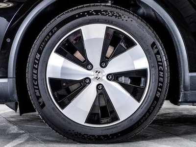 2025 Porsche MACAN thumbnail 24
