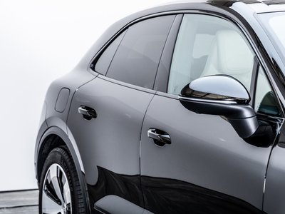 2025 Porsche MACAN thumbnail 16