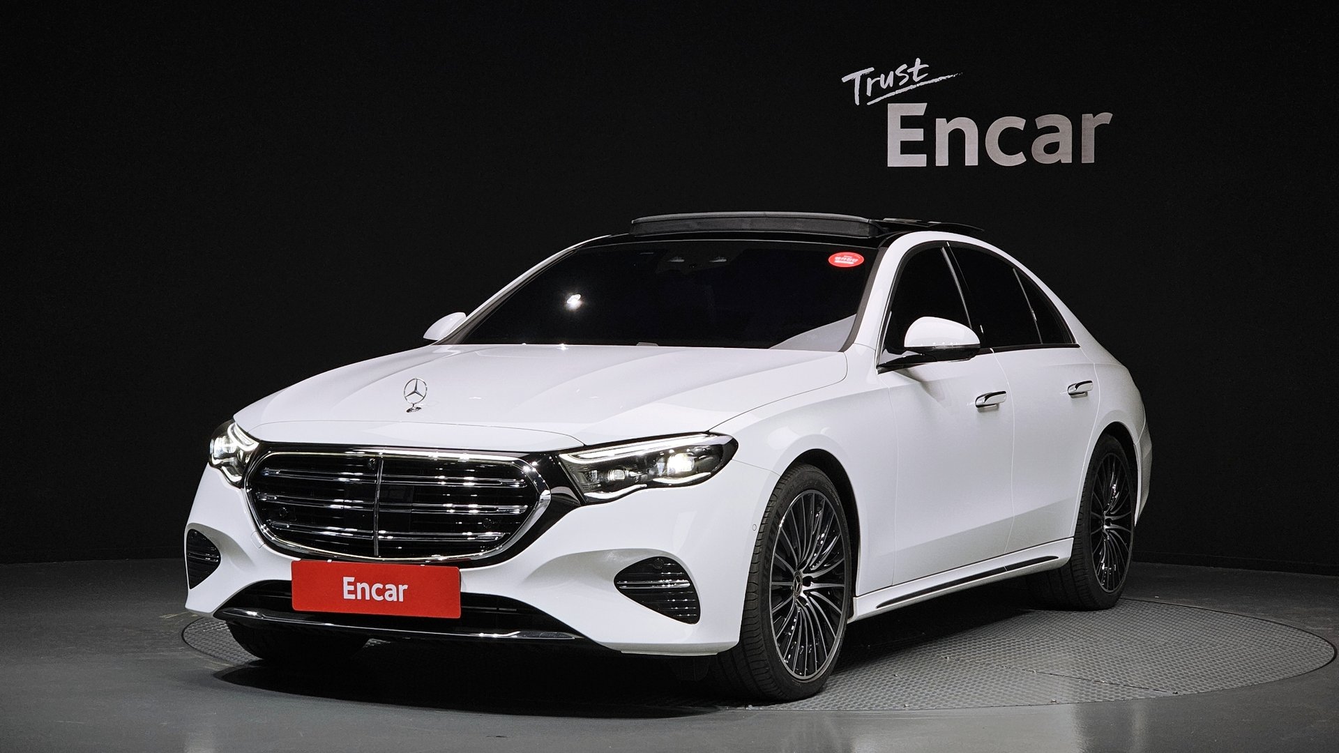 MERCEDES-BENZ E-CLASS - View 1