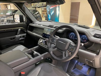 LAND ROVER DEFENDER - 2