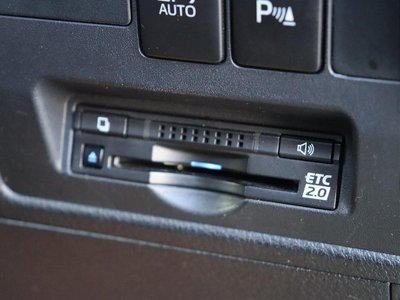 TOYOTA LAND CRUISER 200 - 6