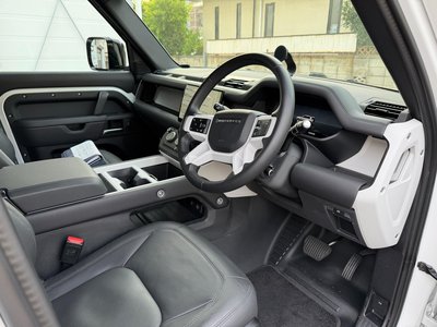 LAND ROVER DEFENDER - 5