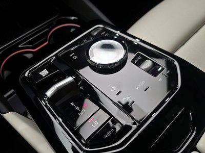 2025 BMW 5 SERIES 缩略图 12