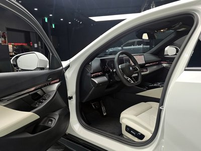2025 BMW 5 SERIES 缩略图 13