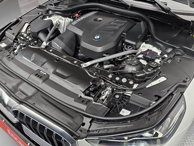 2025 BMW 5 SERIES — фото 7