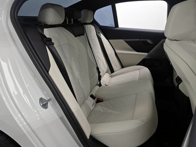 2025 BMW 5 SERIES 缩略图 17