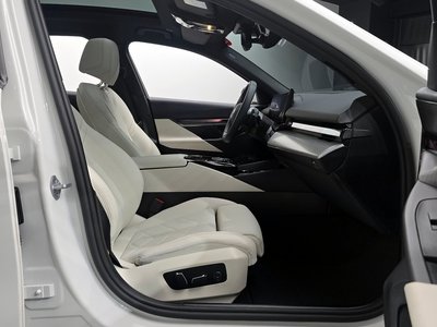 2025 BMW 5 SERIES 缩略图 16