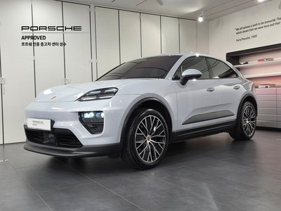 PORSCHE MACAN EV