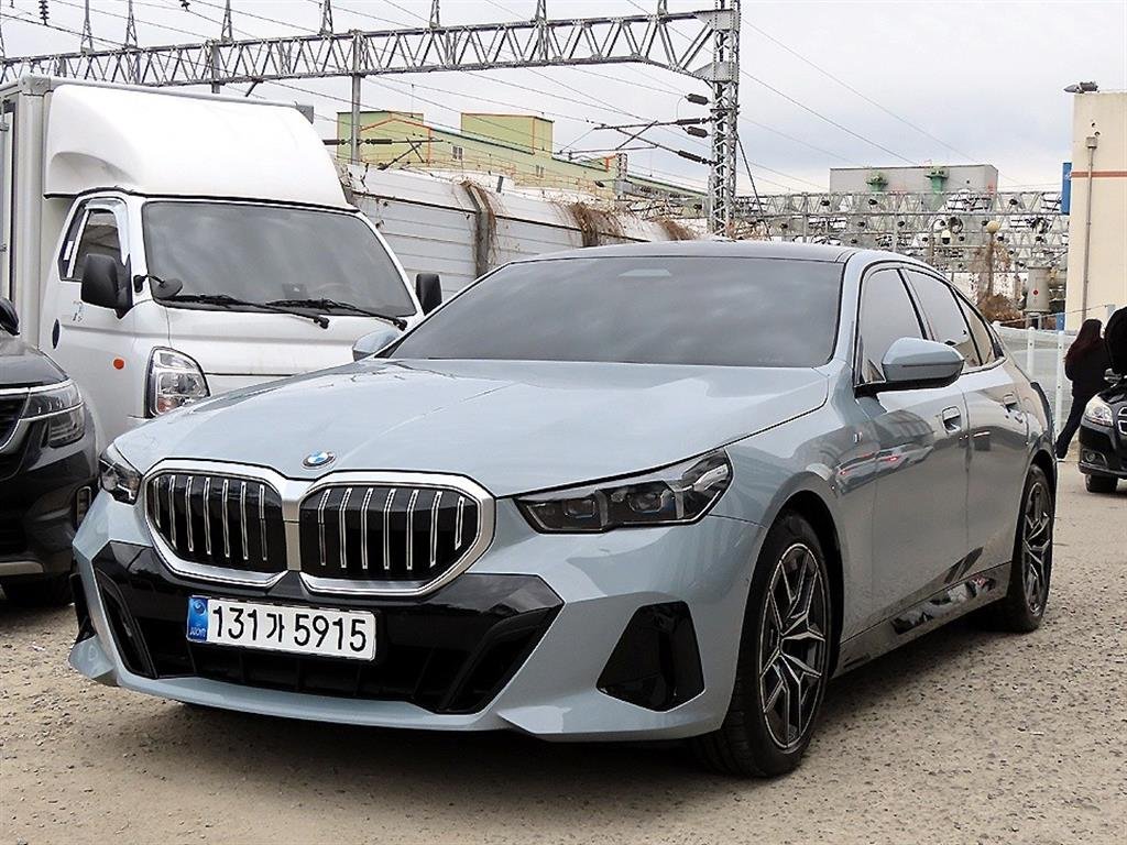 BMW 5 SERIES - View 1