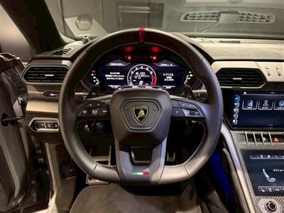 LAMBORGHINI URUS - 8