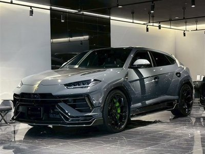 LAMBORGHINI URUS - 1