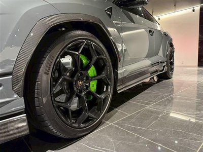 LAMBORGHINI URUS - 4