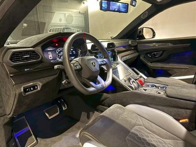 LAMBORGHINI URUS - 5