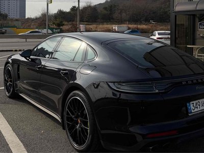 PORSCHE PANAMERA - 4