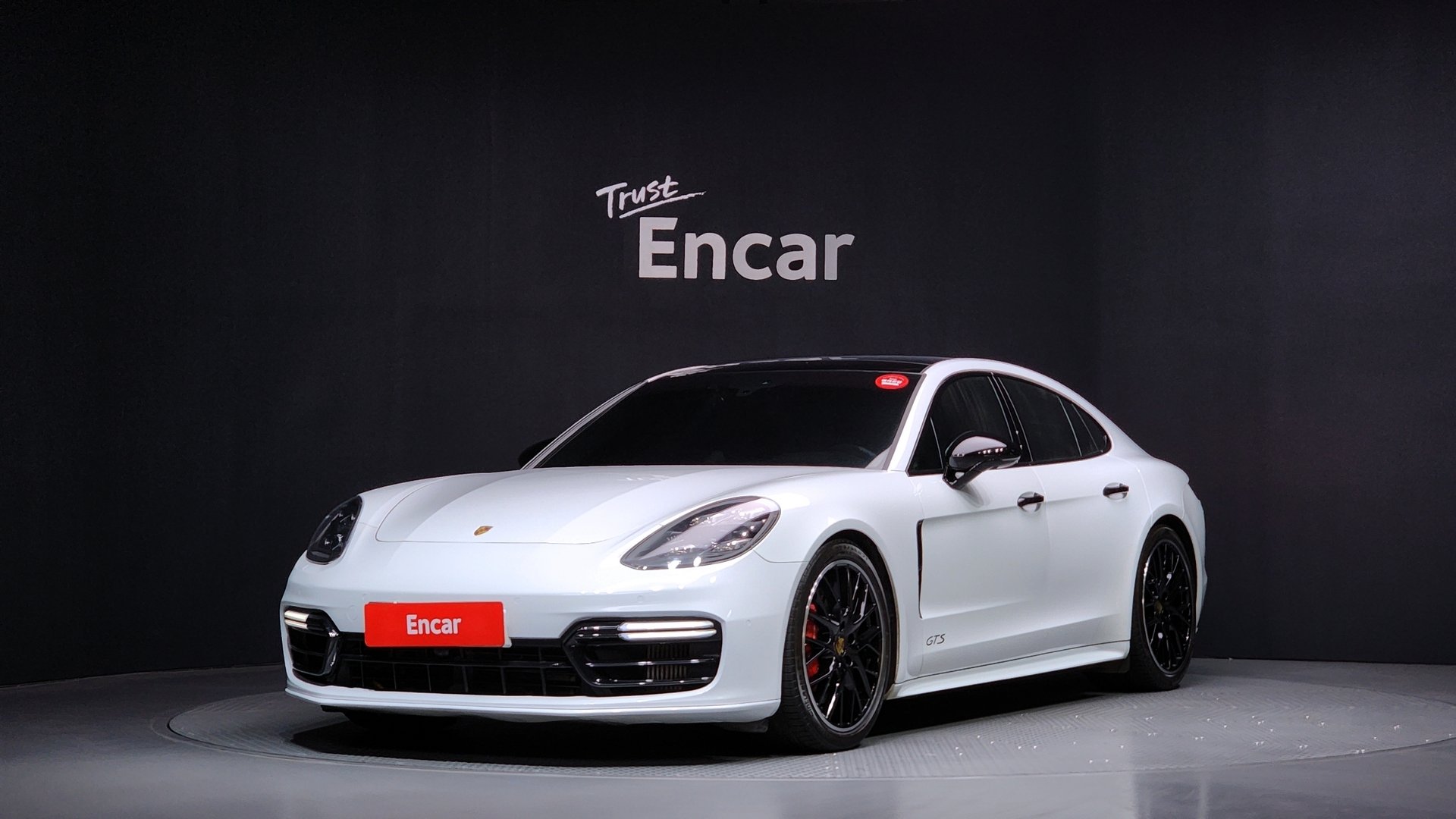 PORSCHE PANAMERA - View 1