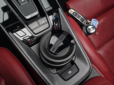 2022 Porsche 911 — миниатюра 27