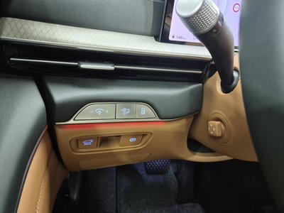 2024 Genesis GV80 thumbnail 18