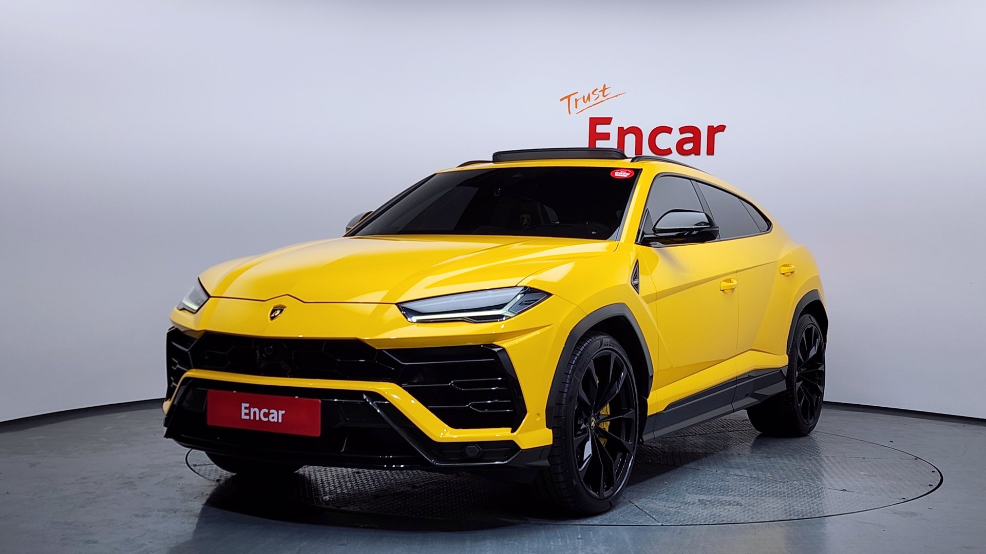 LAMBORGHINI URUS - View 1