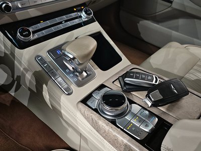 2021 Genesis G90 — фото 9