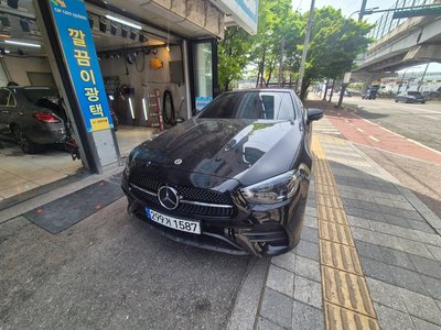 MERCEDES-BENZ E-CLASS - 1