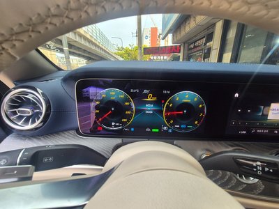 MERCEDES-BENZ E-CLASS - 4