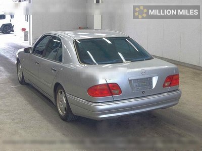 MERCEDES-BENZ E-CLASS - 2