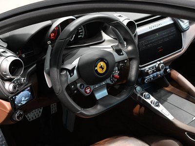 صورة 16 لـ 2017 Ferrari GTC4 LUSSO