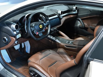 صورة 15 لـ 2017 Ferrari GTC4 LUSSO